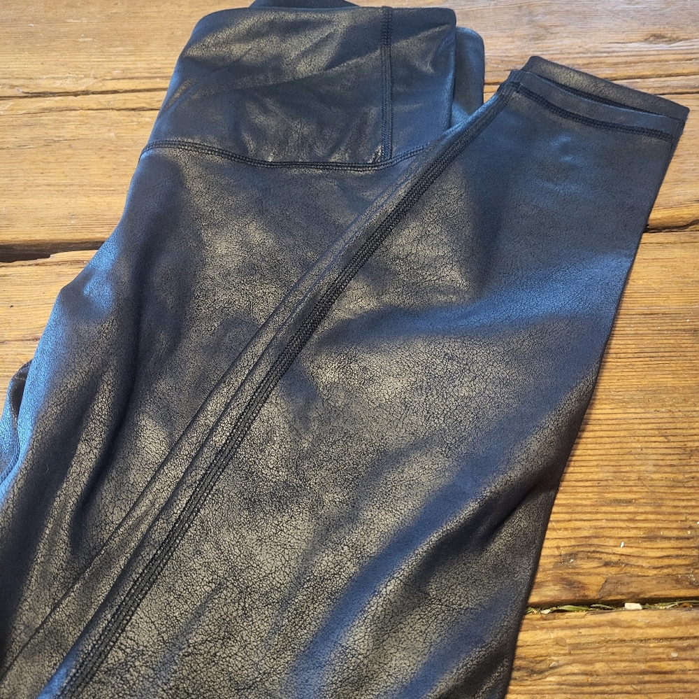 Yoga leggings faux leather look